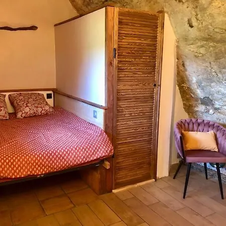 Semi-troglodyte Du Coustal Chalet *