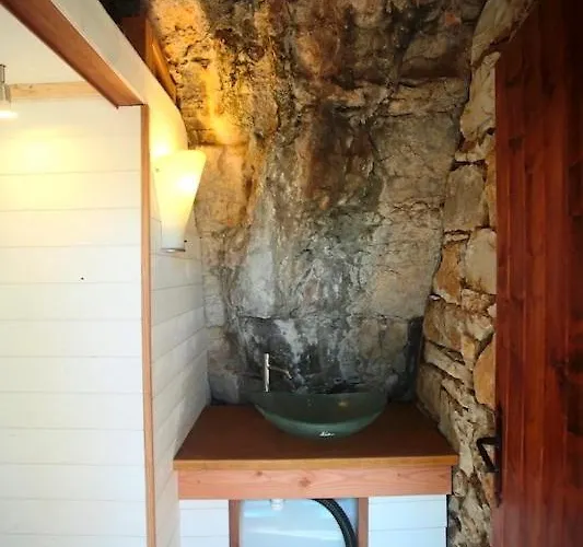 Semi-troglodyte Du Coustal קז'אר